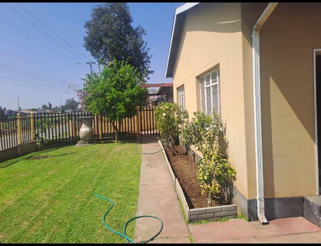 3 BEDROOM FREEHOLD FOR SALE IN RUSTENBURG NORTH
